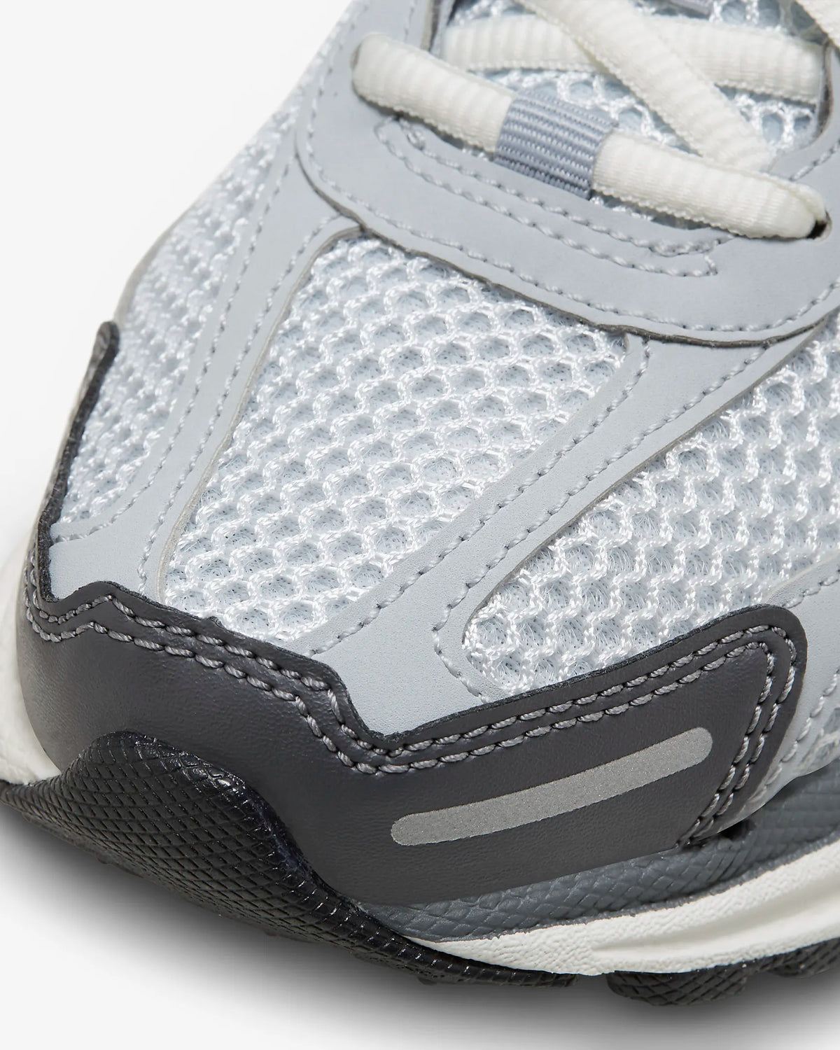 Nike Air Zoom Vomero 5 Shoes